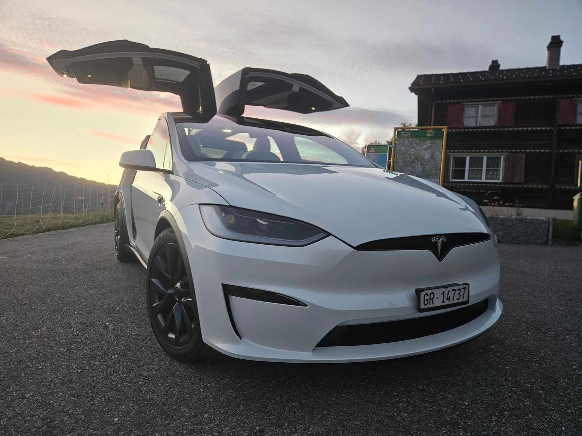 TESLA MODEL X Long Range 7-Plätzer Enhanced Autopilot und Anhängerkupplung-image-9