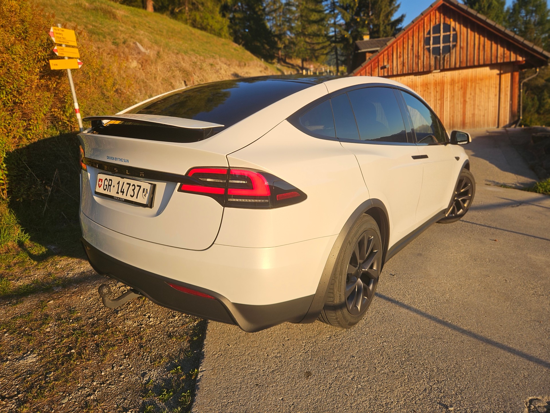 TESLA MODEL X Long Range 7-Plätzer Enhanced Autopilot und Anhängerkupplung-image-1
