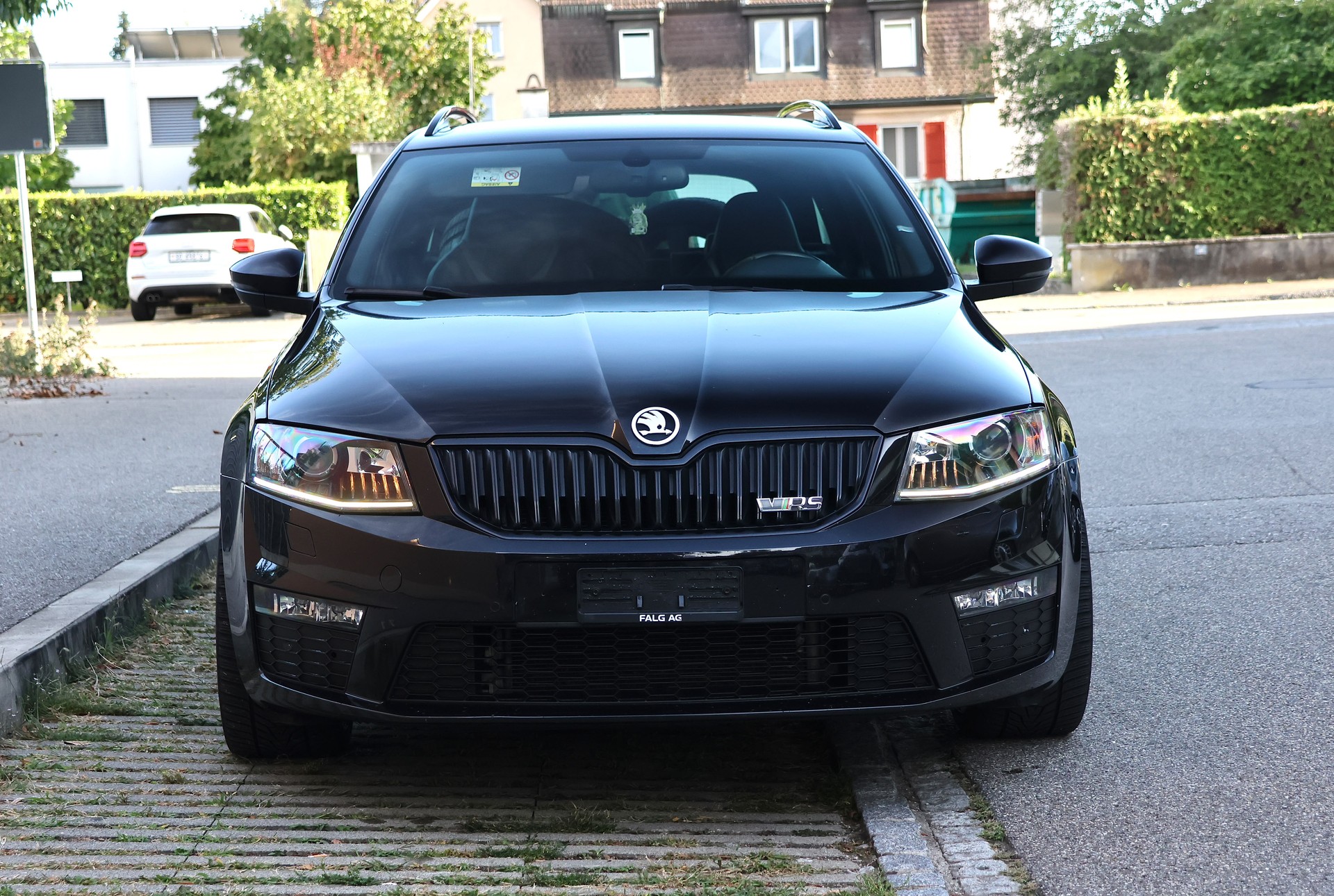 SKODA Octavia Combi 2.0 TDI RS 4x4 DSG (CH)-image-1