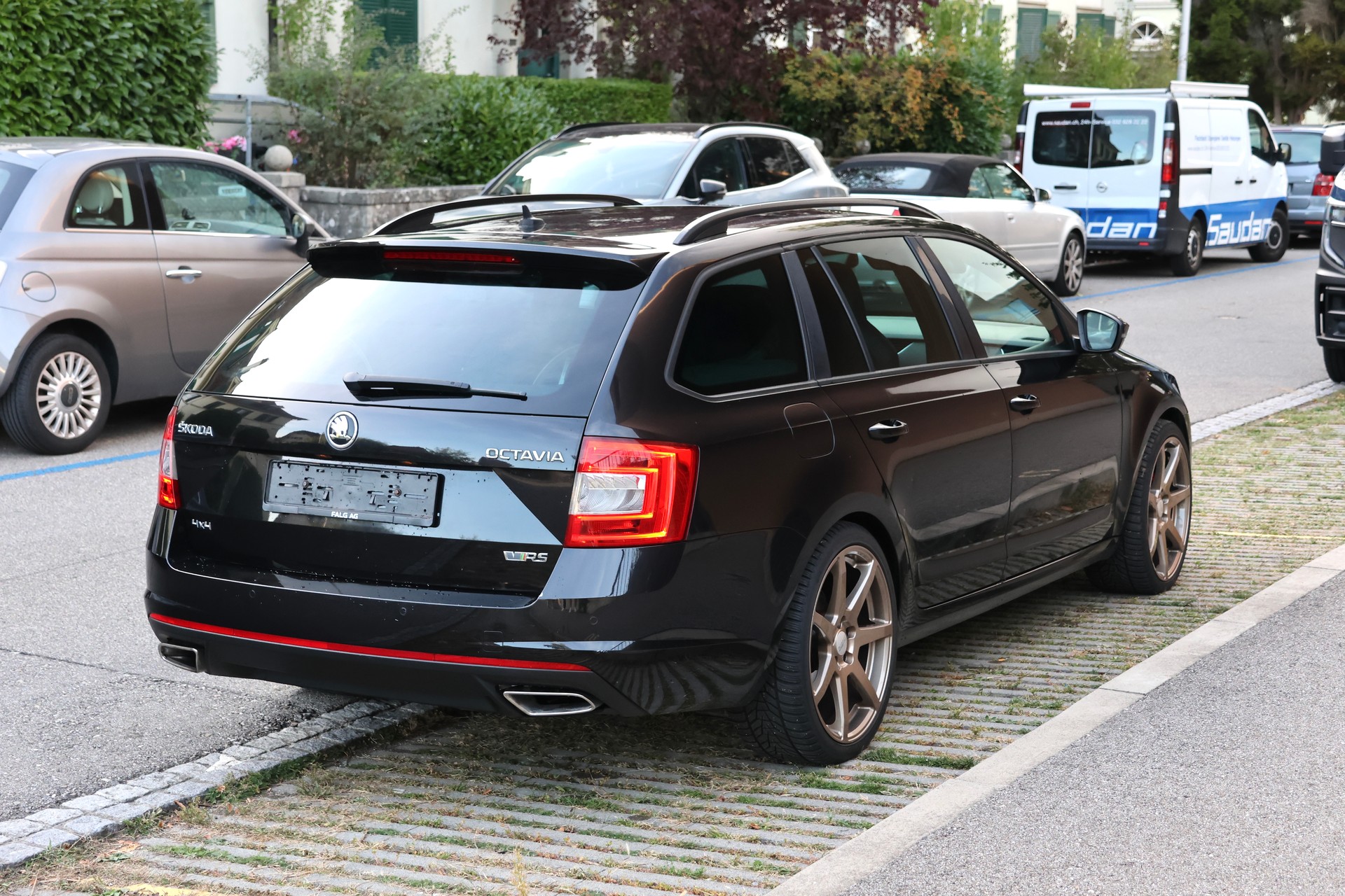 SKODA Octavia Combi 2.0 TDI RS 4x4 DSG (CH)-image-4