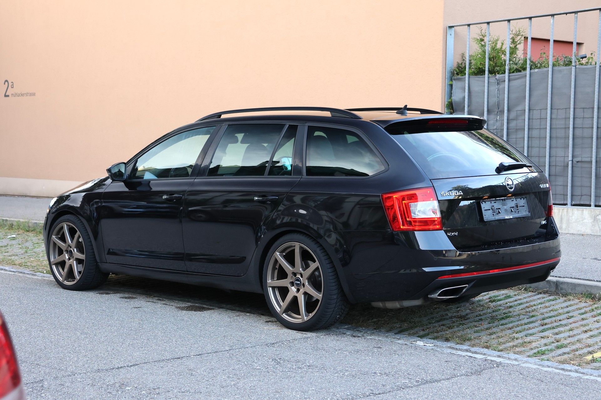 SKODA Octavia Combi 2.0 TDI RS 4x4 DSG (CH)-image-3