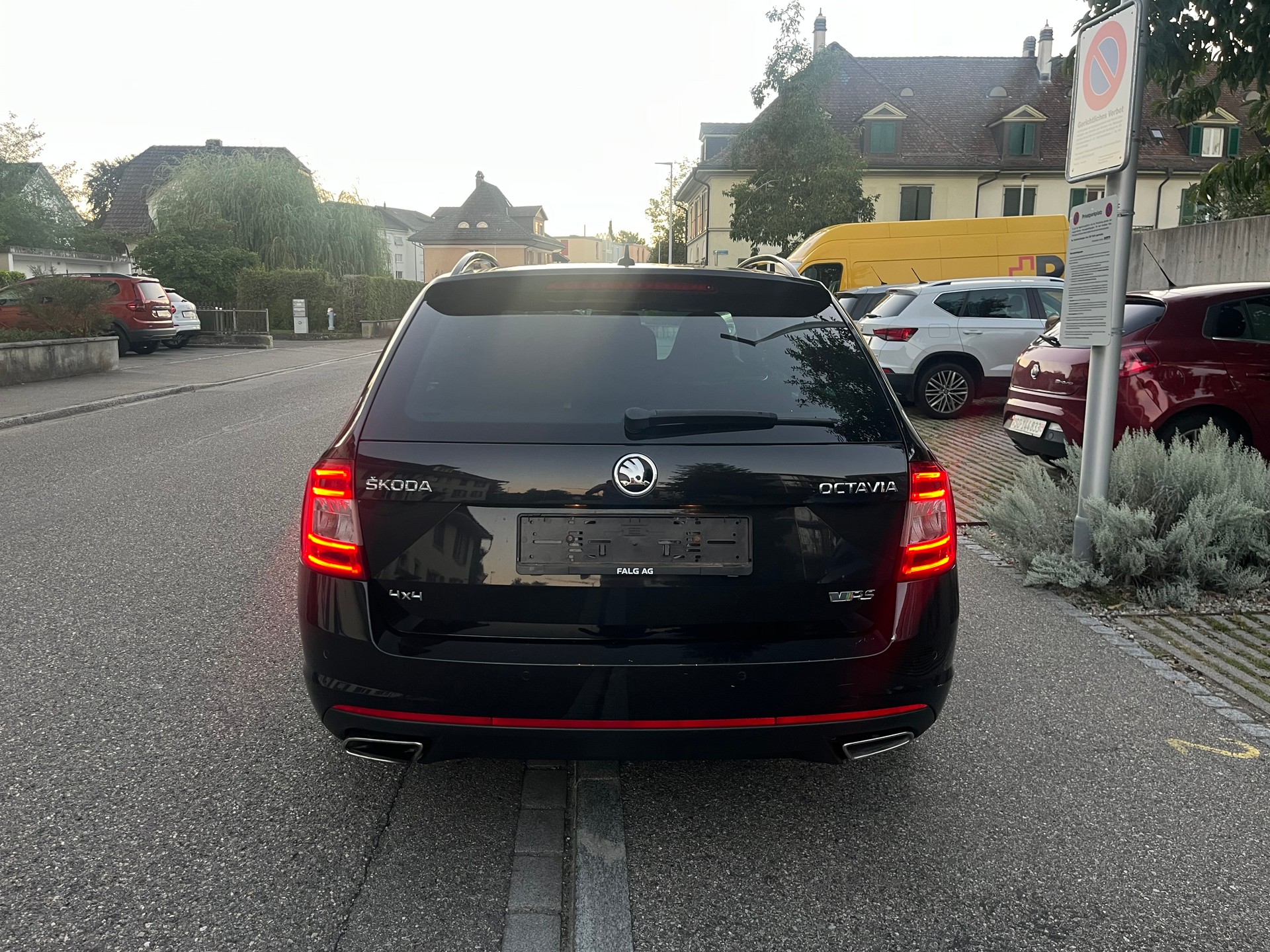 SKODA Octavia Combi 2.0 TDI RS 4x4 DSG (CH)-image-3