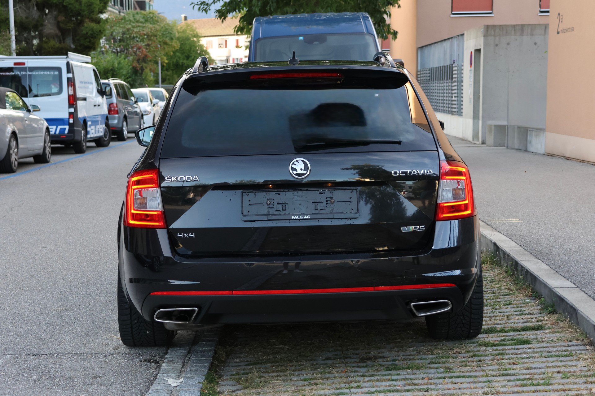 SKODA Octavia Combi 2.0 TDI RS 4x4 DSG (CH)-image-5