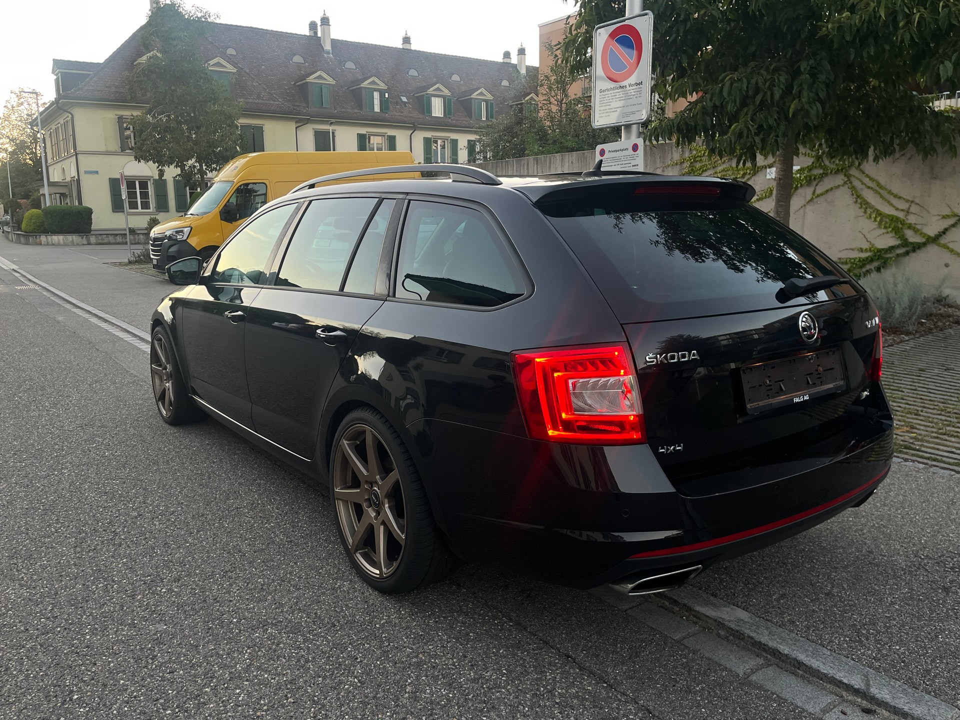 SKODA Octavia Combi 2.0 TDI RS 4x4 DSG (CH)-image-4