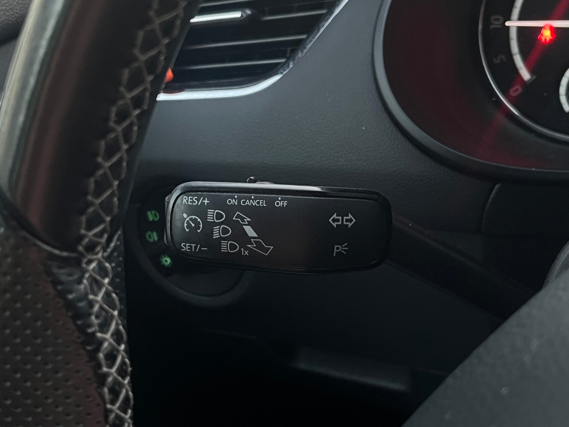 SKODA Octavia Combi 2.0 TDI RS 4x4 DSG (CH)-image-8