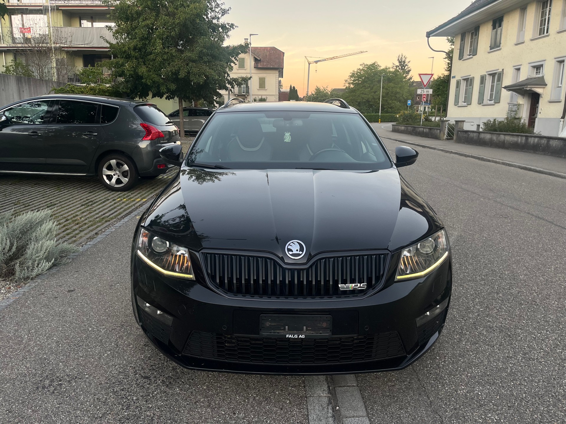 SKODA Octavia Combi 2.0 TDI RS 4x4 DSG (CH)-image-1