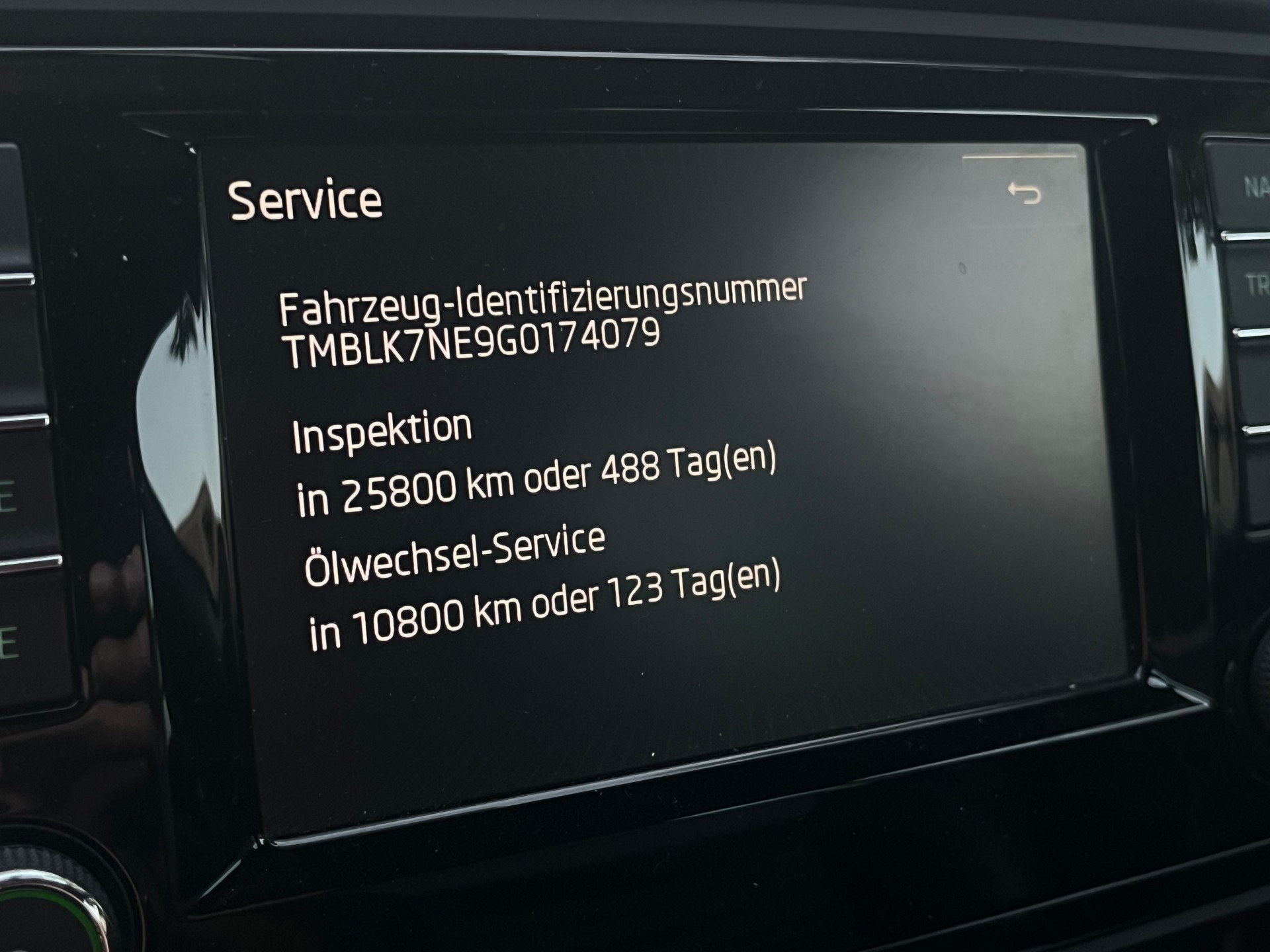 SKODA Octavia Combi 2.0 TDI RS 4x4 DSG (CH)-image-10