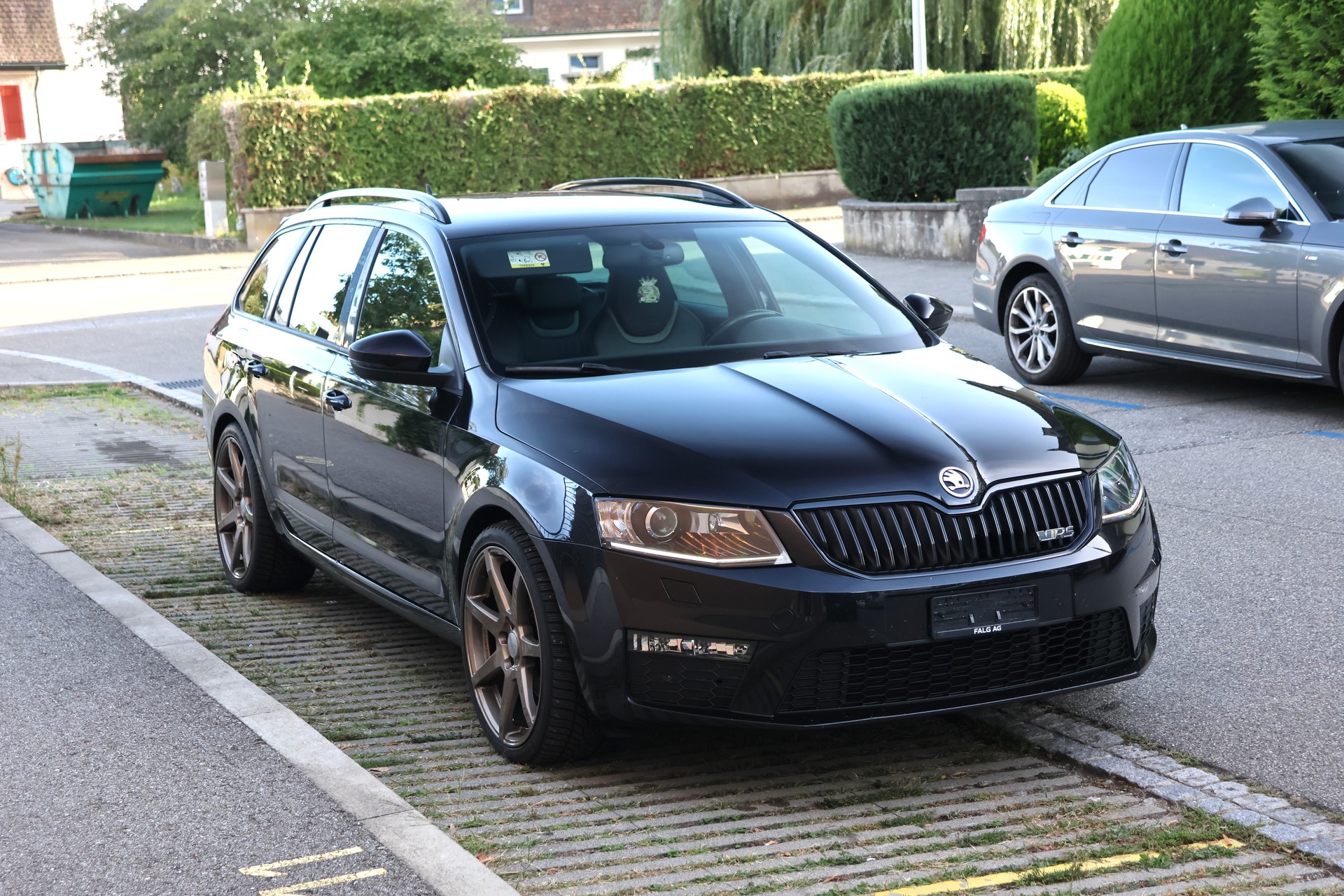 SKODA Octavia Combi 2.0 TDI RS 4x4 DSG (CH)-image-2