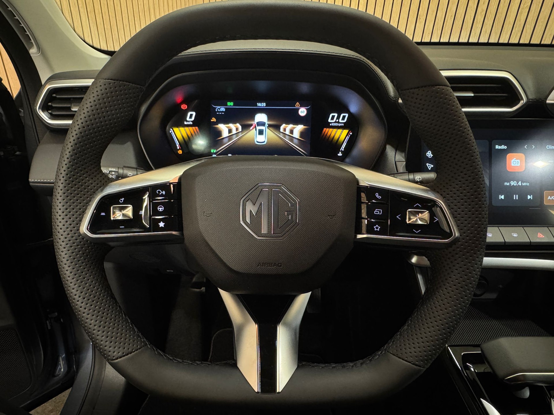 MG ZS 1.5 HEV Luxury-image-10