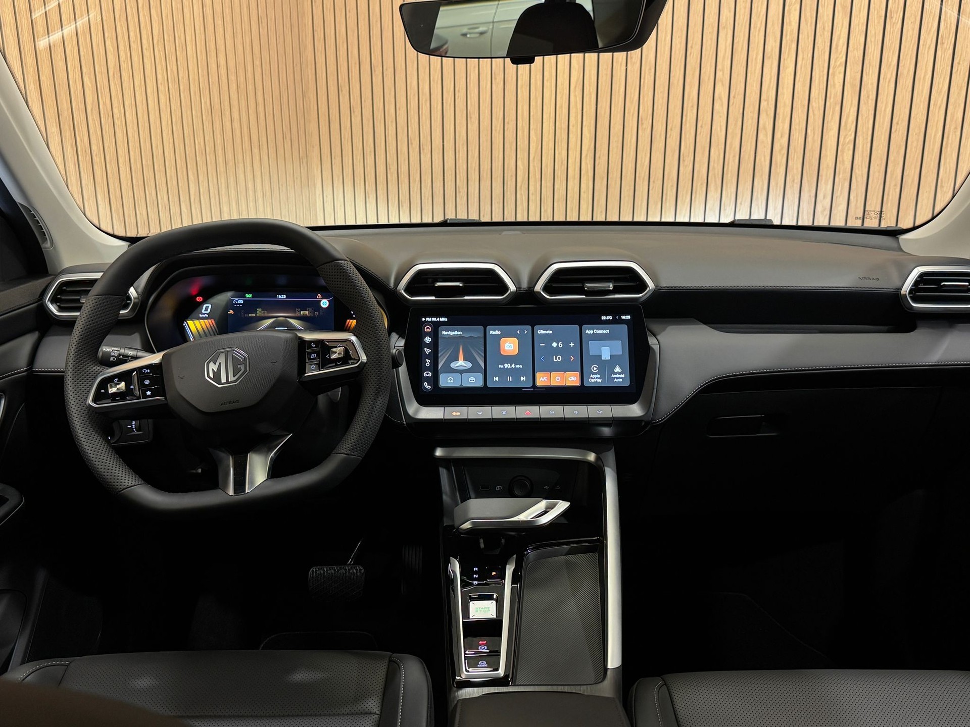 MG ZS 1.5 HEV Luxury-image-9