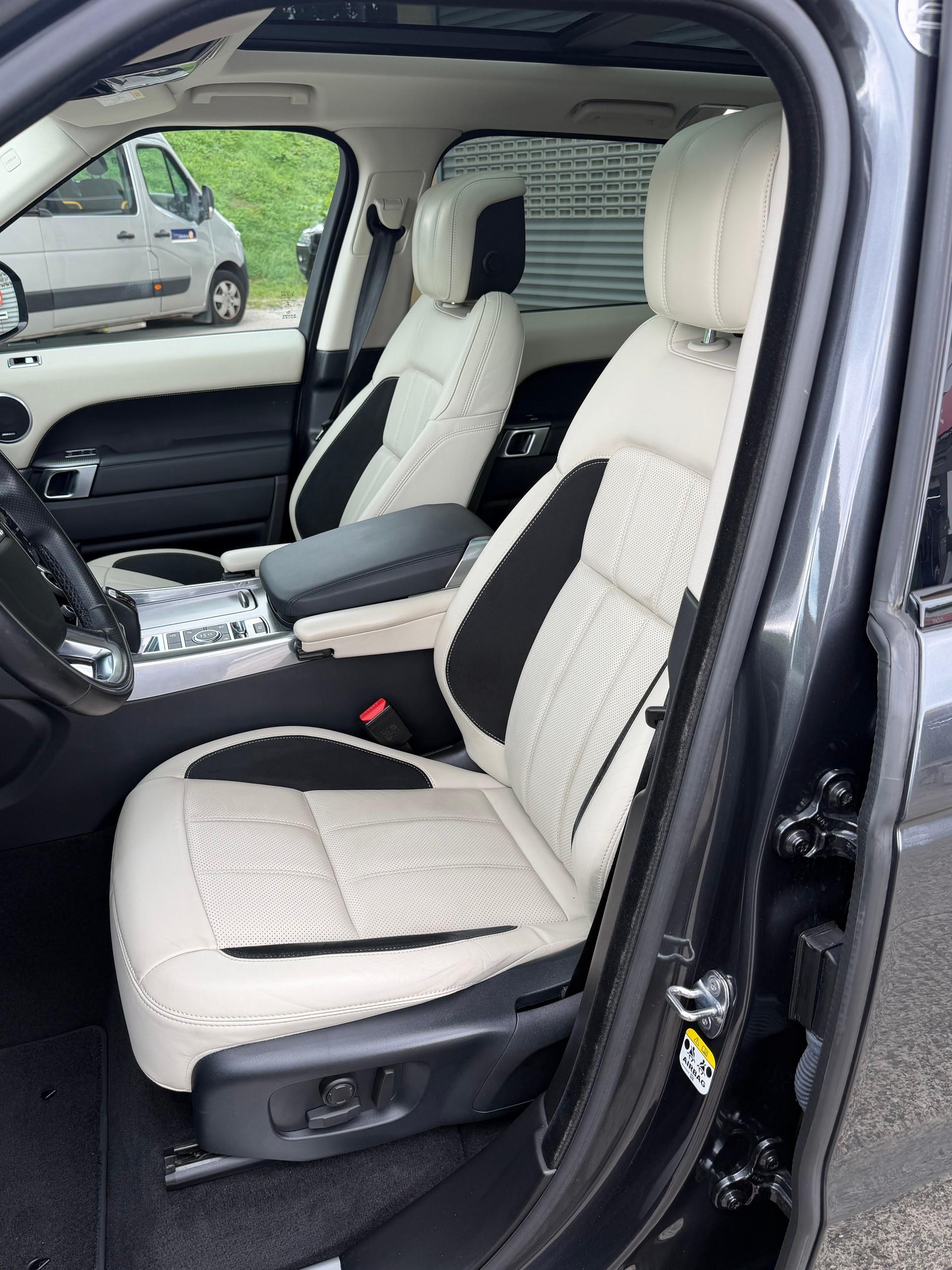 LAND ROVER Range Rover Sport 3.0 SDV6 HSE Dynamic Automatic-image-10