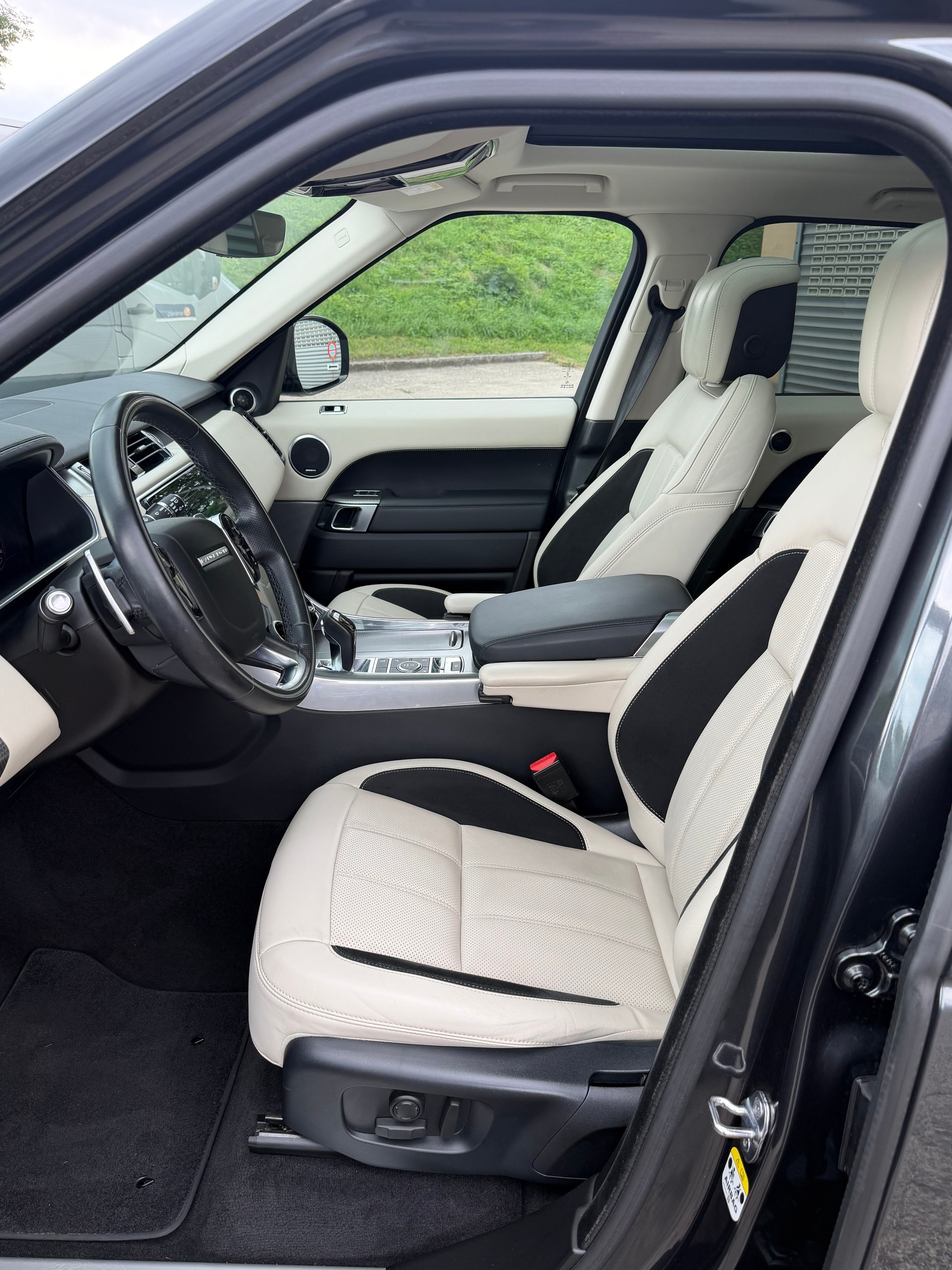 LAND ROVER Range Rover Sport 3.0 SDV6 HSE Dynamic Automatic-image-9