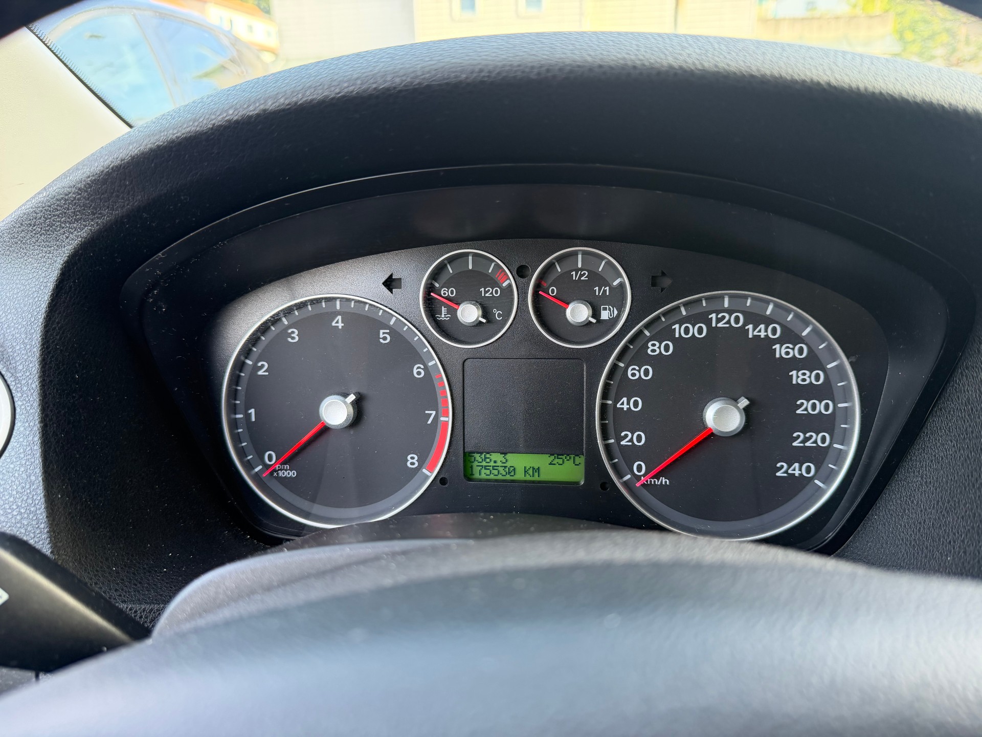 FORD Focus 2.0i Titanium-image-6
