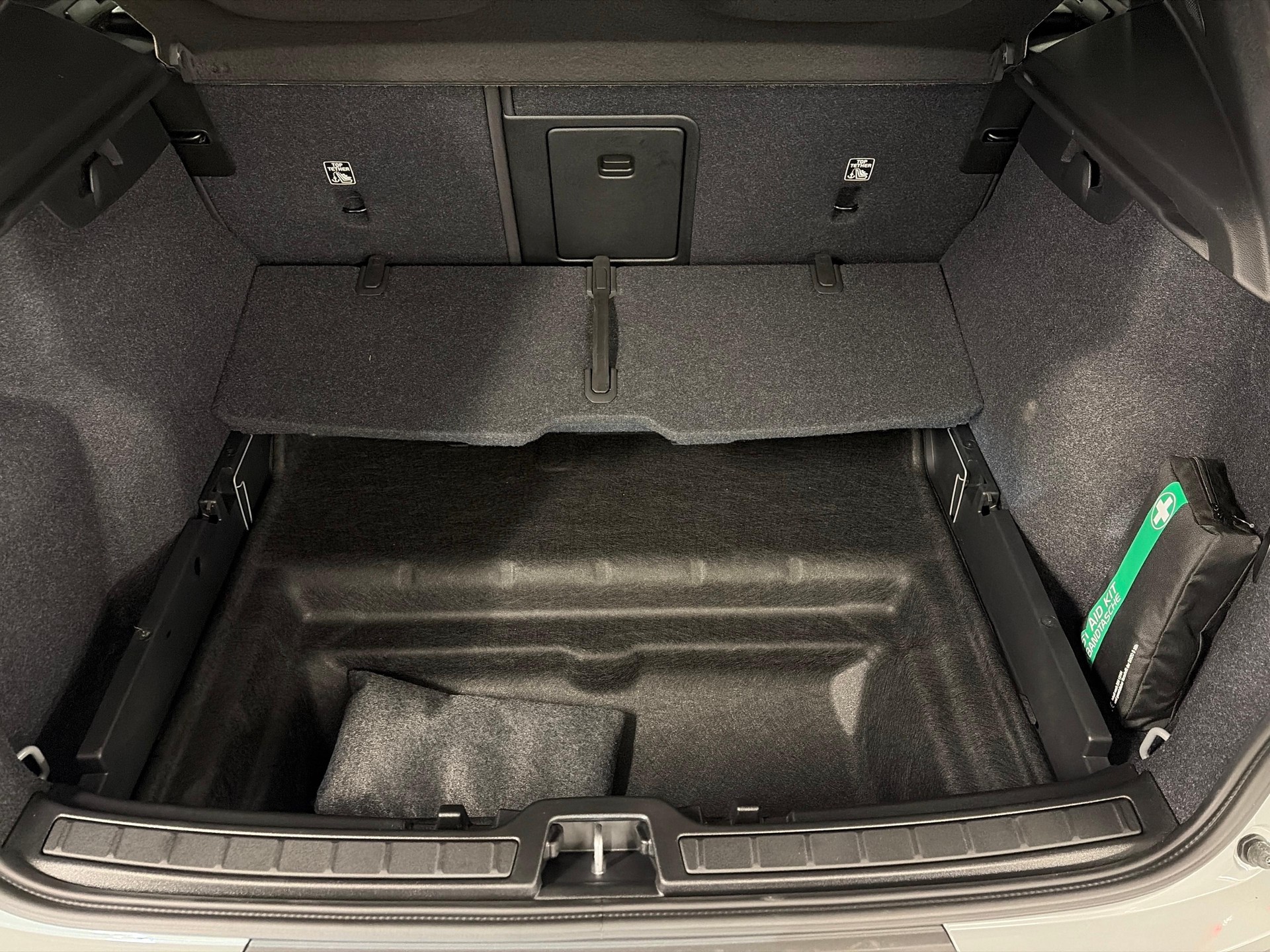 VOLVO EX40 Twin Black Edition AWD-image-16