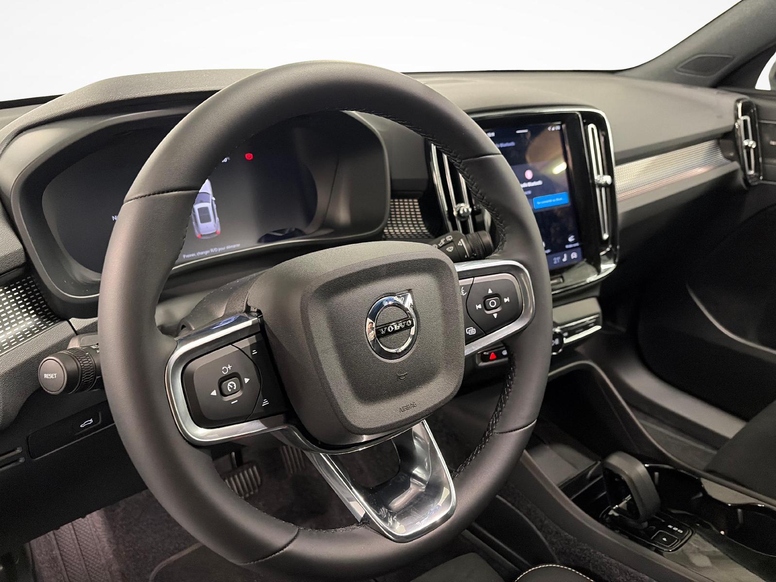 VOLVO EX40 Twin Black Edition AWD-image-12