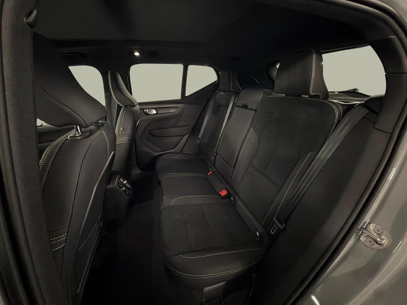 VOLVO EX40 Twin Black Edition AWD-image-10