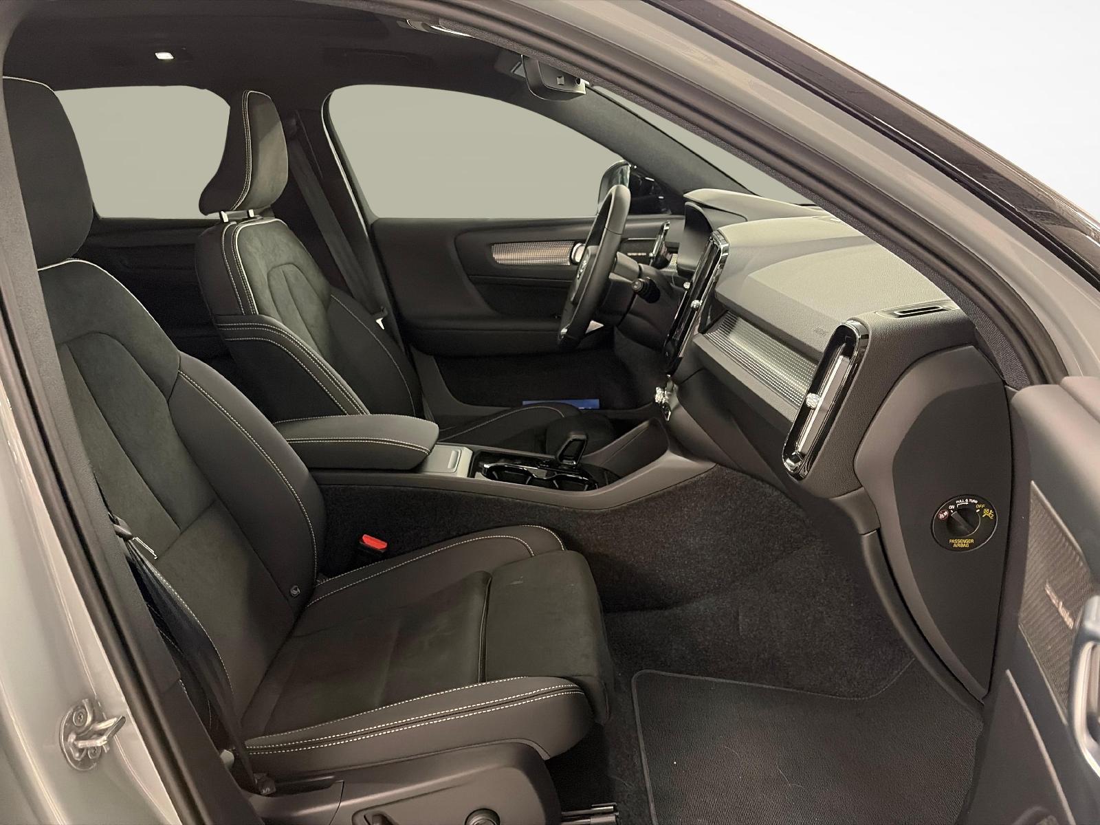 VOLVO EX40 Twin Black Edition AWD-image-9