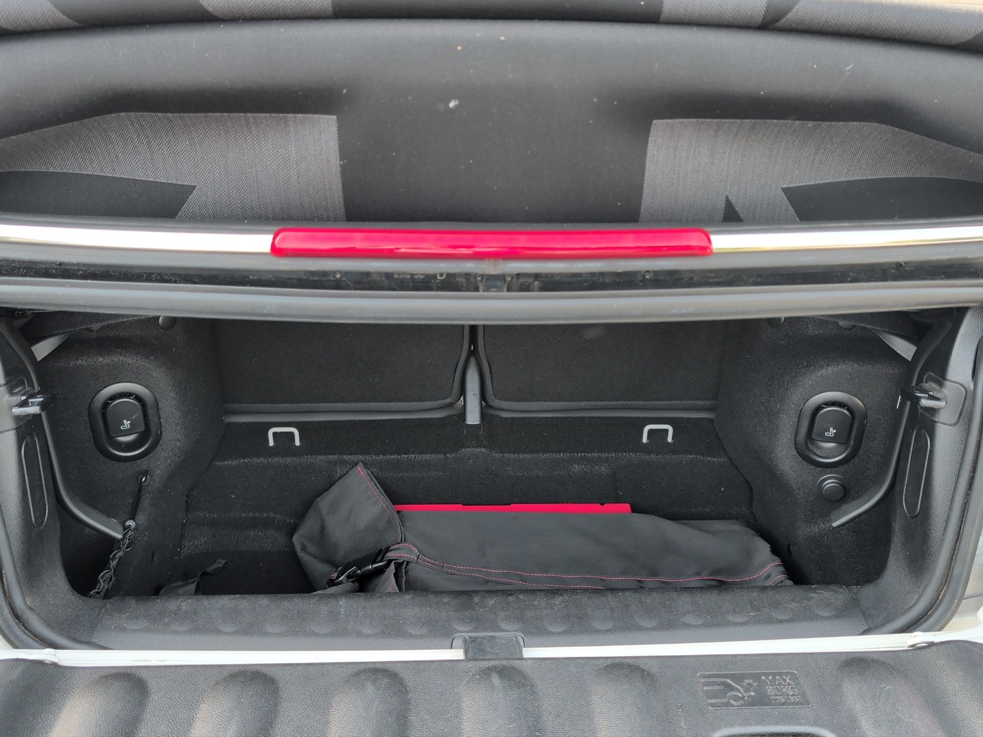 MINI Cooper John Cooper Works Cabriolet Steptronic-image-17