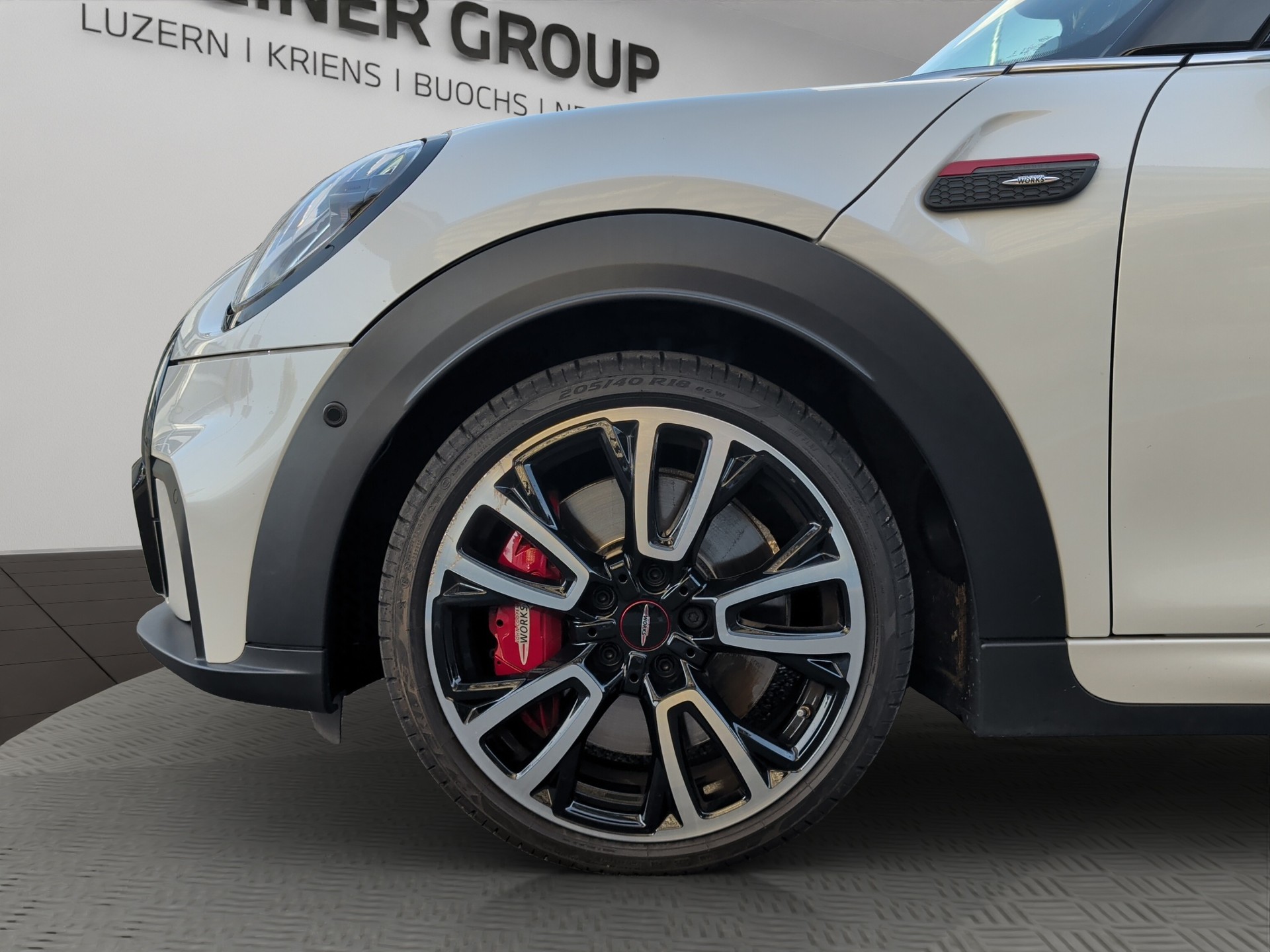 MINI Cooper John Cooper Works Cabriolet Steptronic-image-8