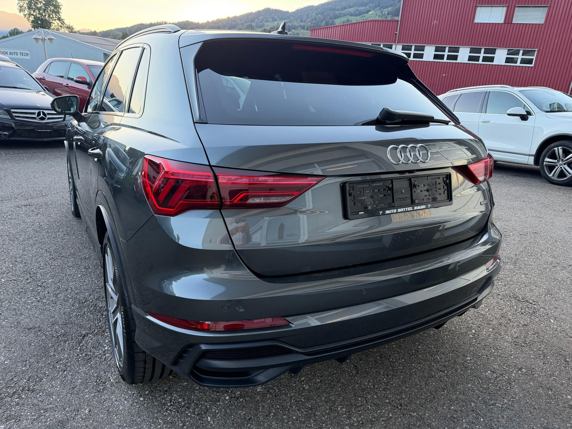 AUDI Q3 40 TFSI quattro S-tronic-image-2