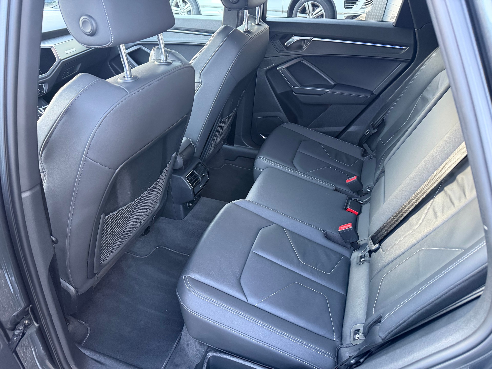 AUDI Q3 40 TFSI quattro S-tronic-image-7