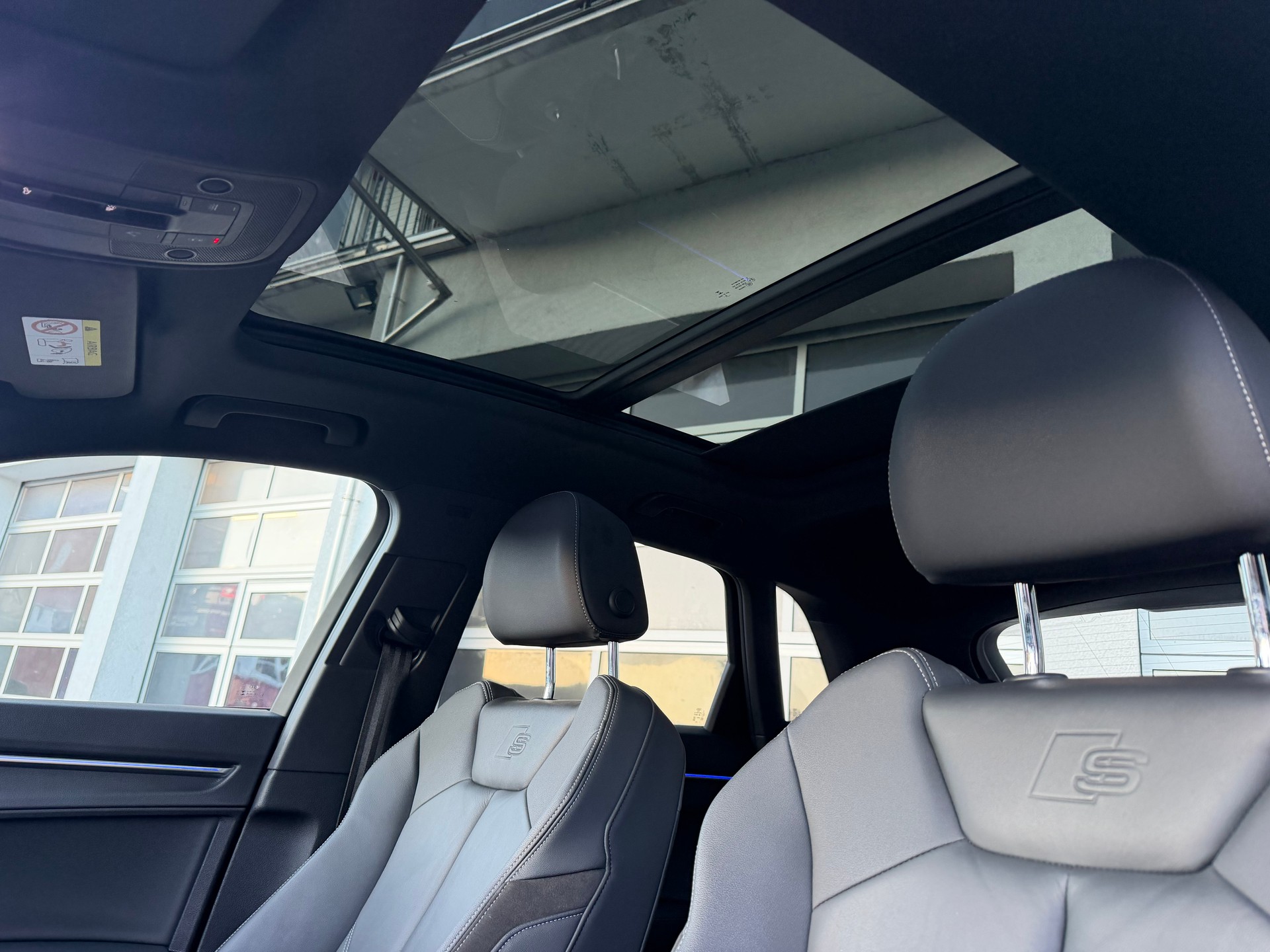 AUDI Q3 40 TFSI quattro S-tronic-image-9