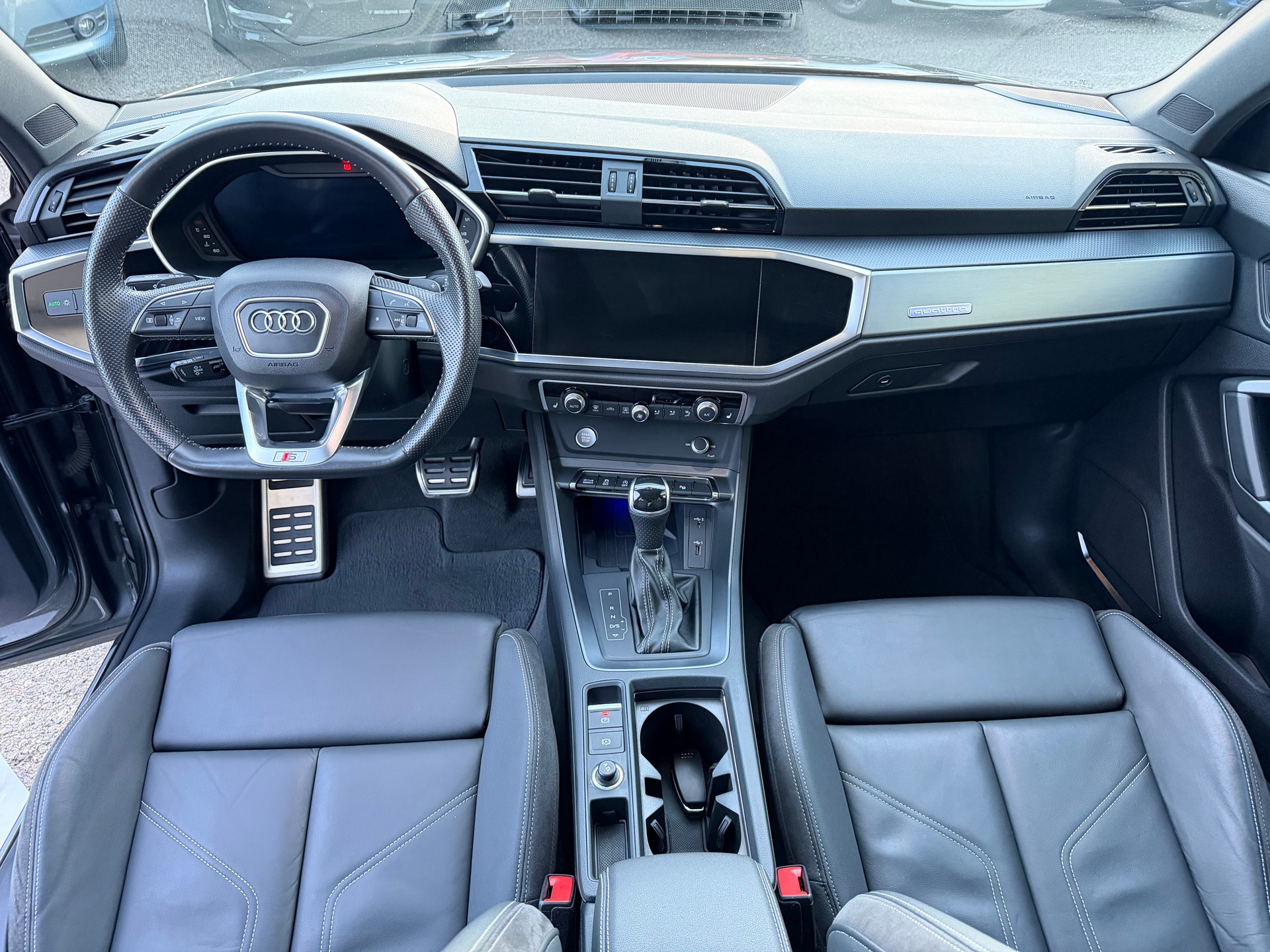 AUDI Q3 40 TFSI quattro S-tronic-image-8