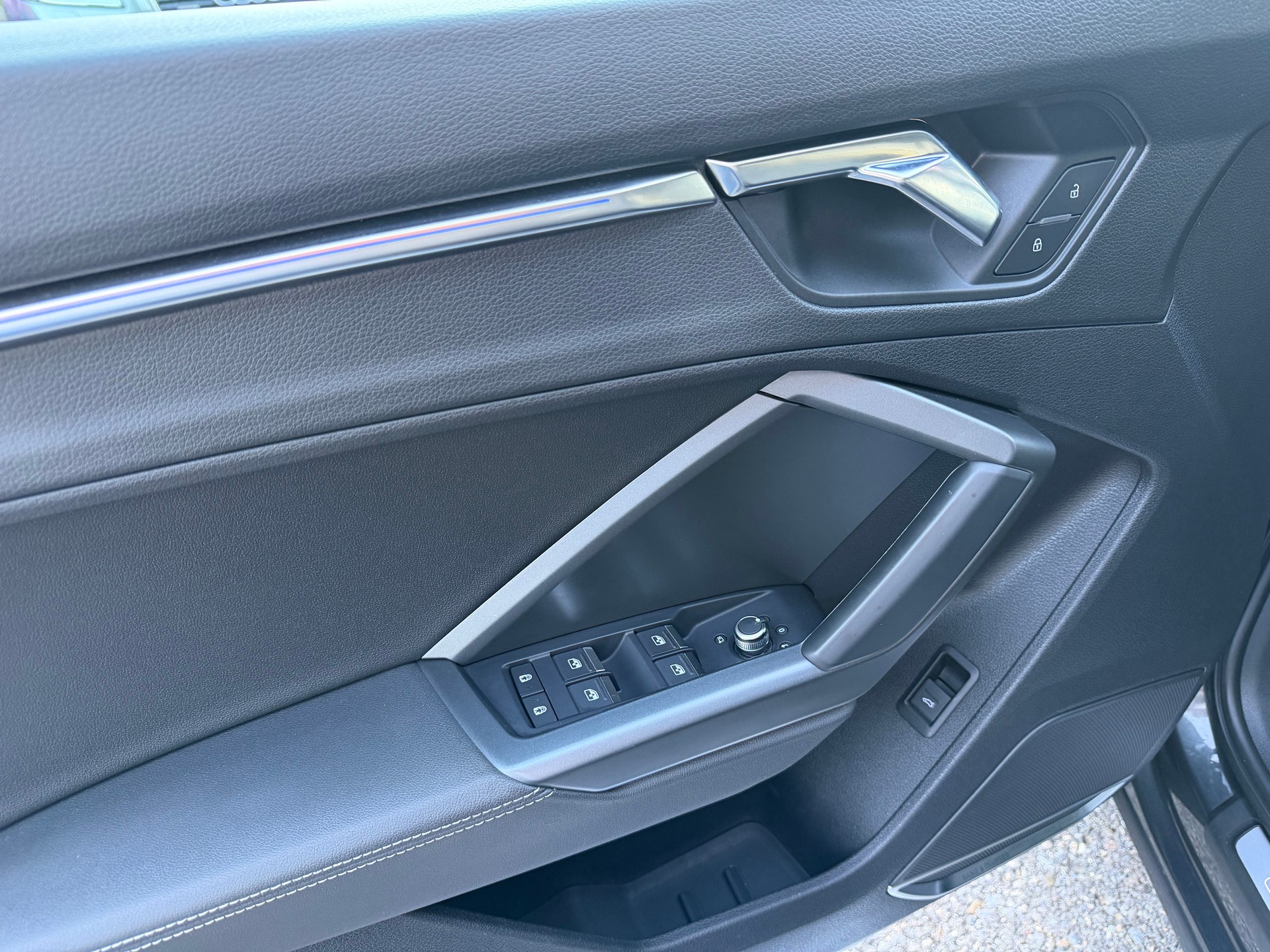 AUDI Q3 40 TFSI quattro S-tronic-image-5