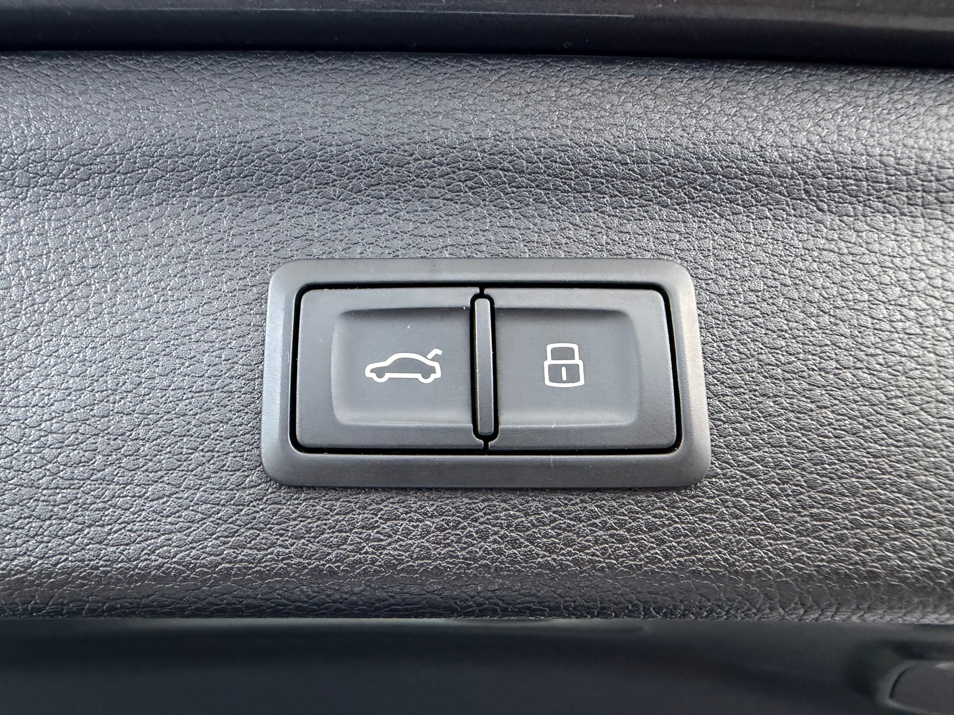 AUDI Q3 40 TFSI quattro S-tronic-image-11