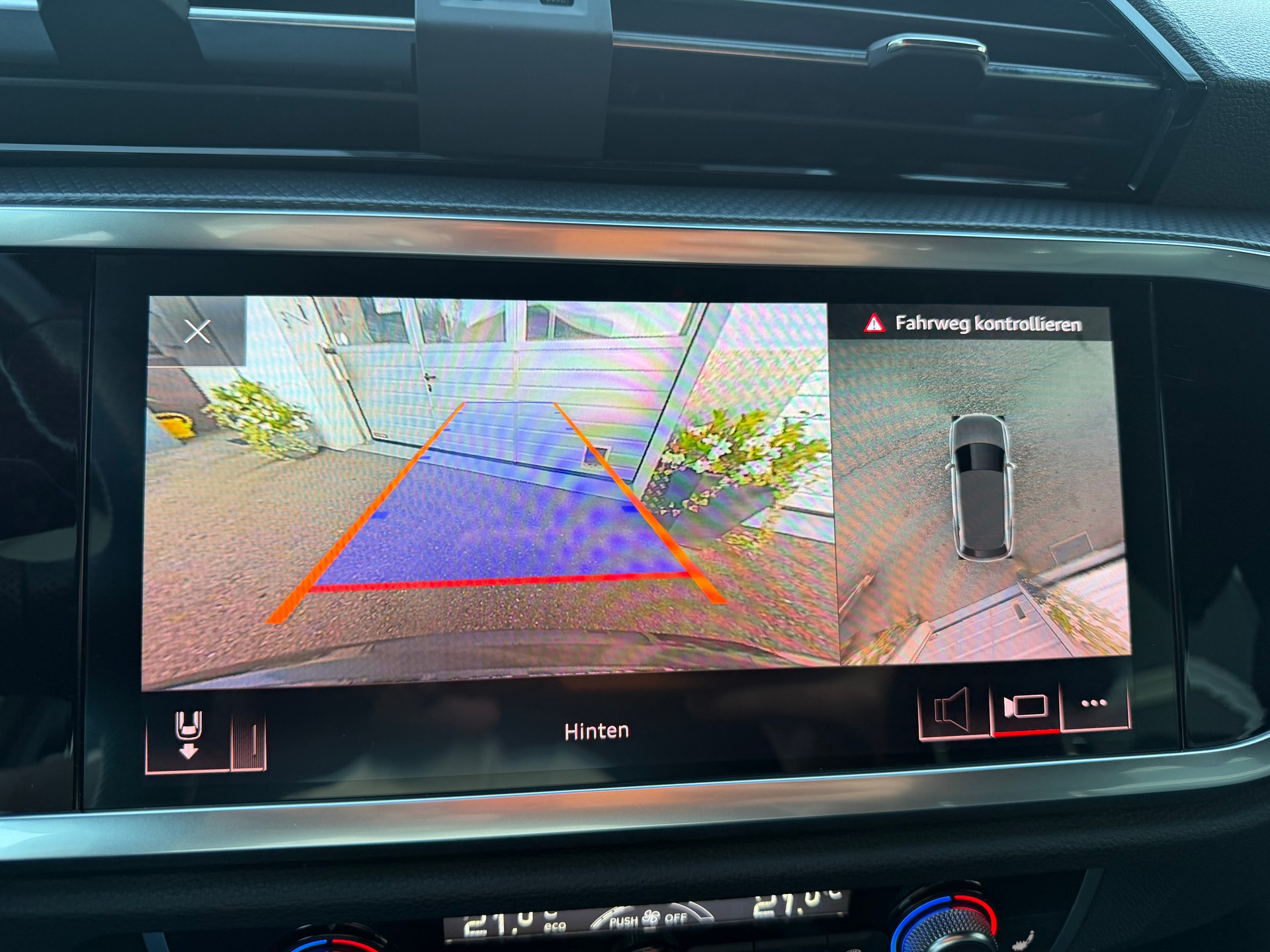 AUDI Q3 40 TFSI quattro S-tronic-image-12