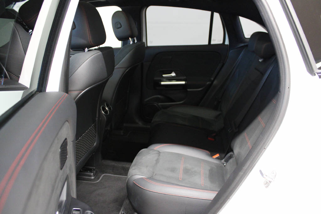 MERCEDES-BENZ EQA 350 4Matic AMG Line Swiss Star-image-12