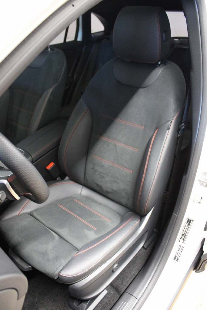 MERCEDES-BENZ EQA 350 4Matic AMG Line Swiss Star-image-5
