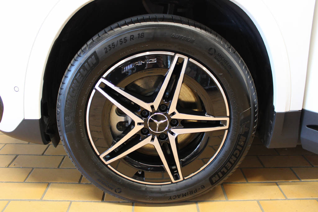 MERCEDES-BENZ EQA 350 4Matic AMG Line Swiss Star-image-15