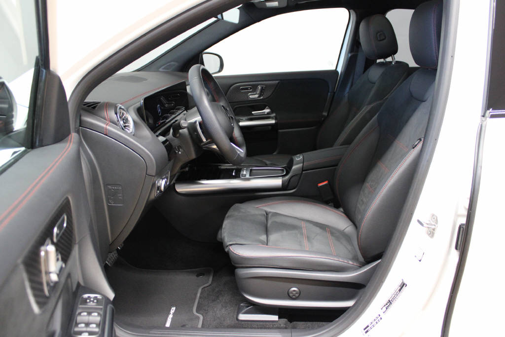 MERCEDES-BENZ EQA 350 4Matic AMG Line Swiss Star-image-6