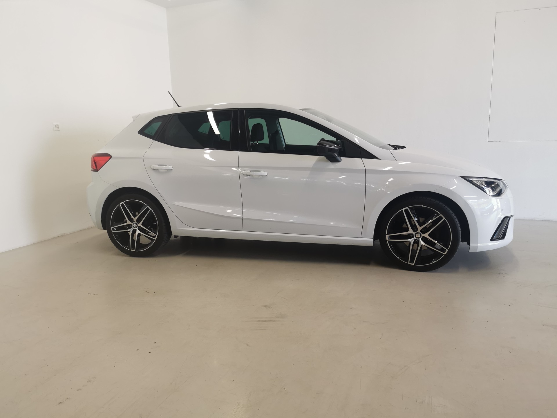 SEAT Ibiza 1.5 TSI EVO FR-image-2
