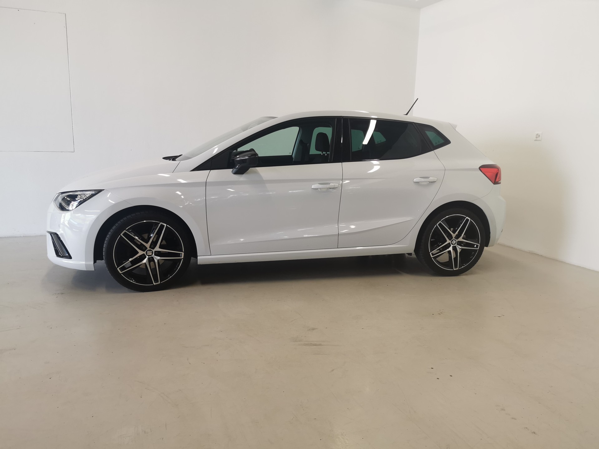 SEAT Ibiza 1.5 TSI EVO FR-image-3