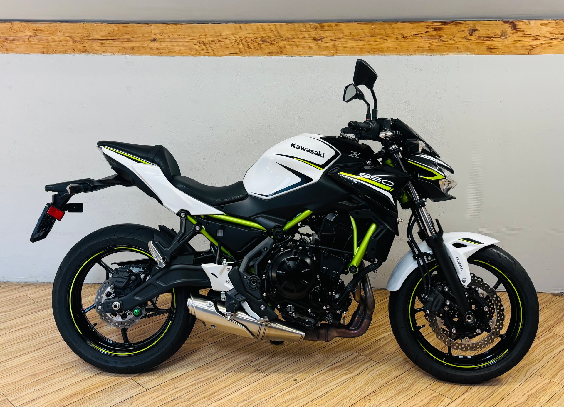 KAWASAKI Z 650-showroom-element-1