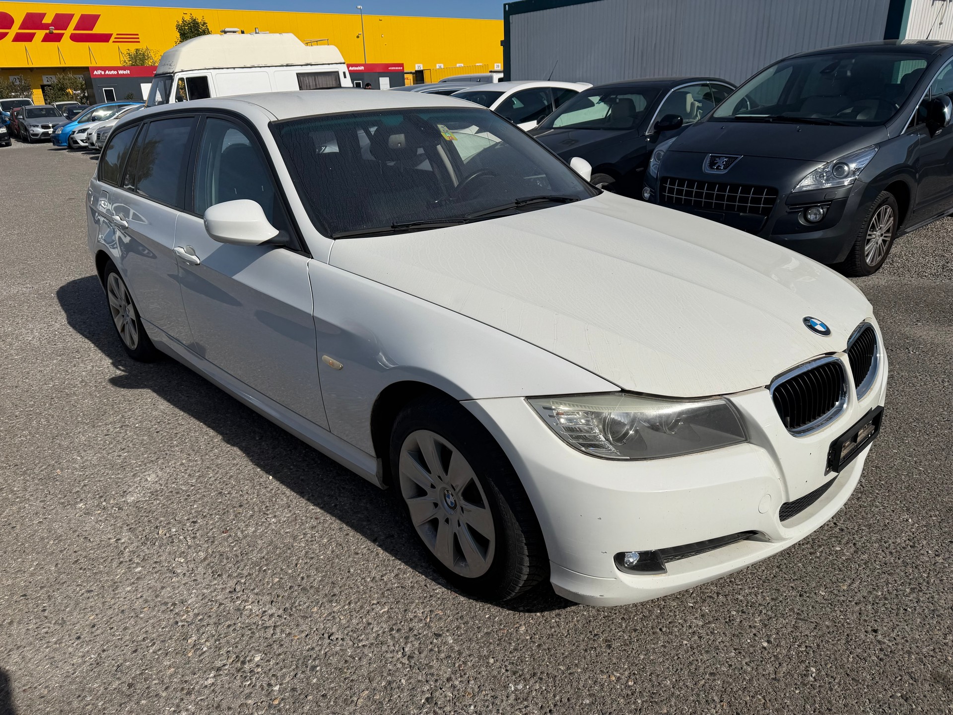 BMW 316d-showroom-element-2