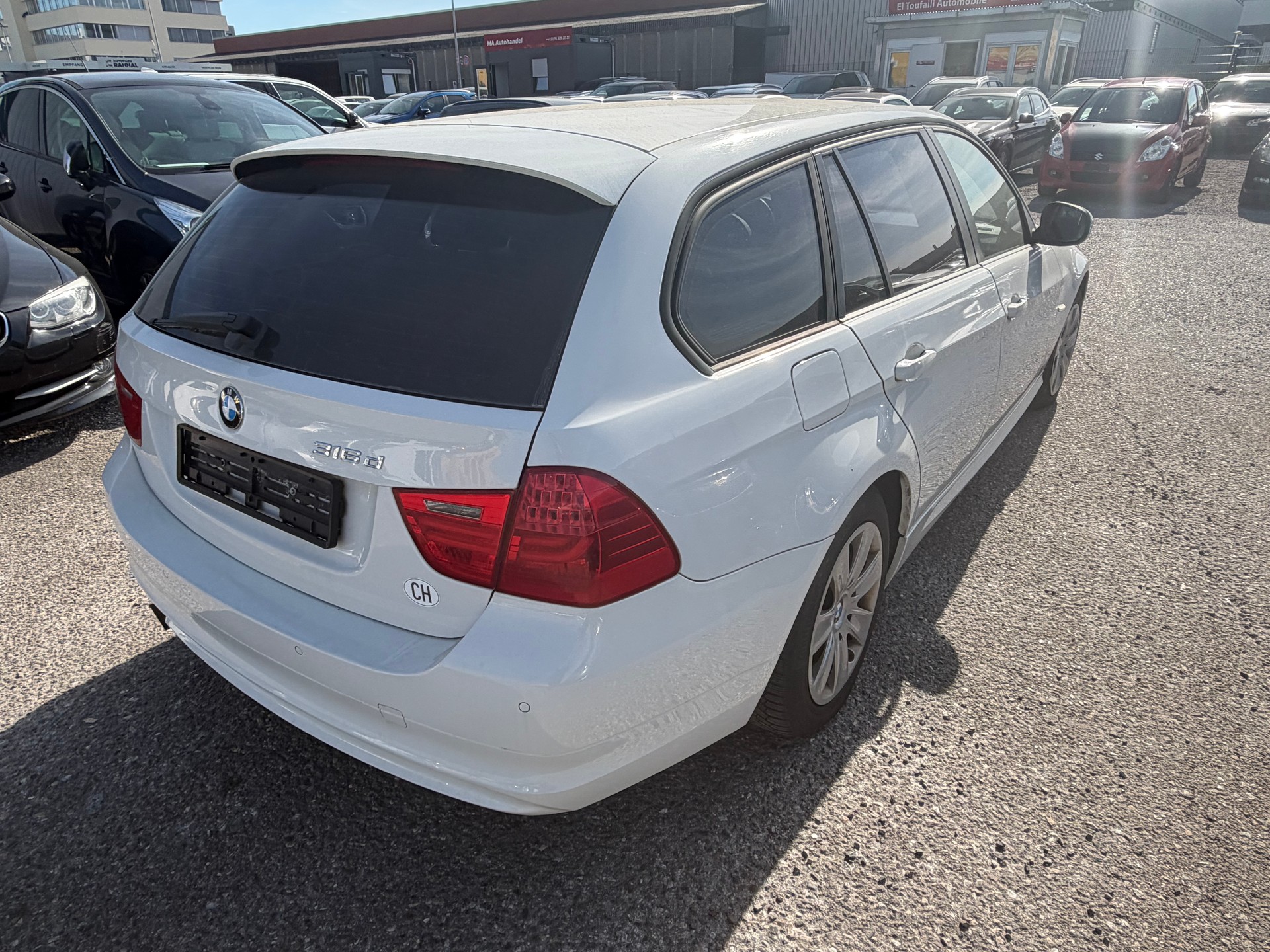 BMW 316d-showroom-element-3