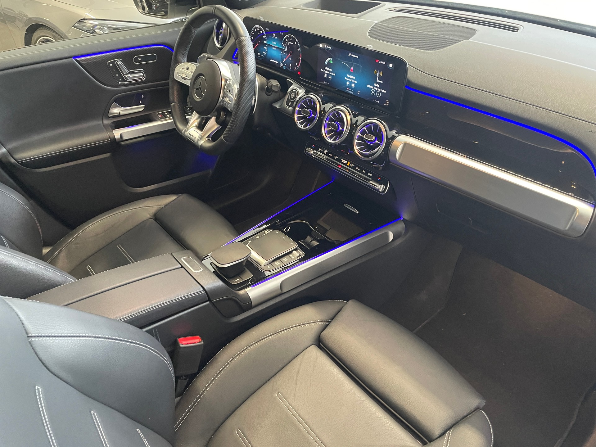 MERCEDES-BENZ GLB 35 AMG 4Matic 8G-Tronic-image-23