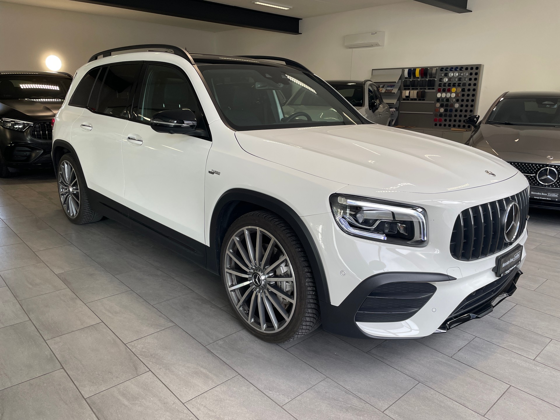 MERCEDES-BENZ GLB 35 AMG 4Matic 8G-Tronic-image-2