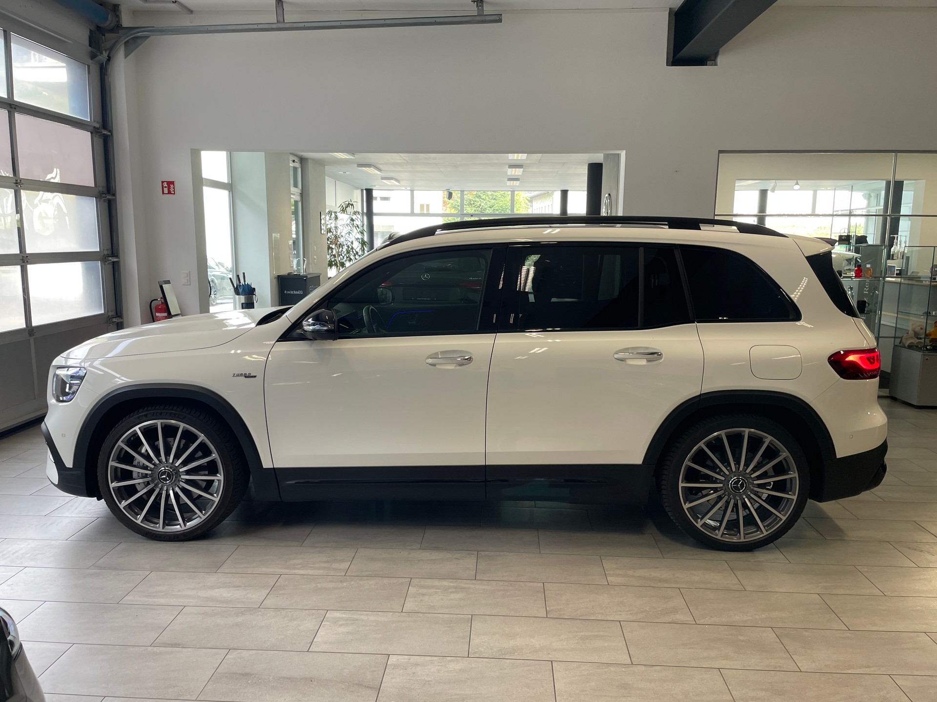 MERCEDES-BENZ GLB 35 AMG 4Matic 8G-Tronic-image-3