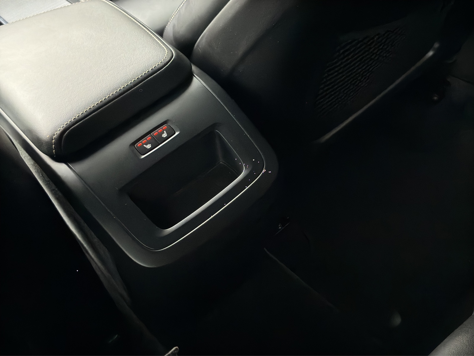 VOLVO XC60 2.0 B5 MH Plus Dark AWD-image-17