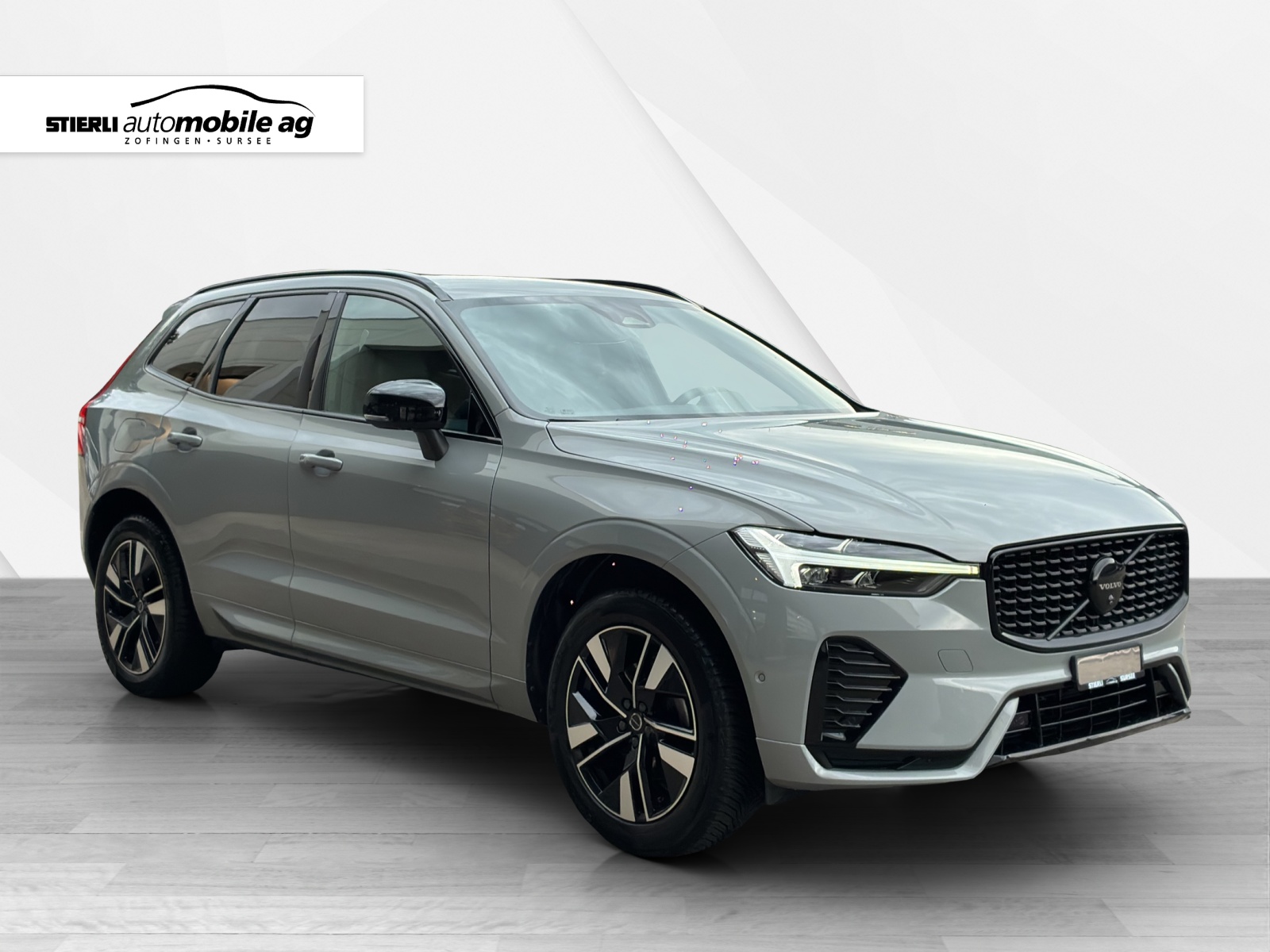 VOLVO XC60 2.0 B5 MH Plus Dark AWD-showroom-element-2