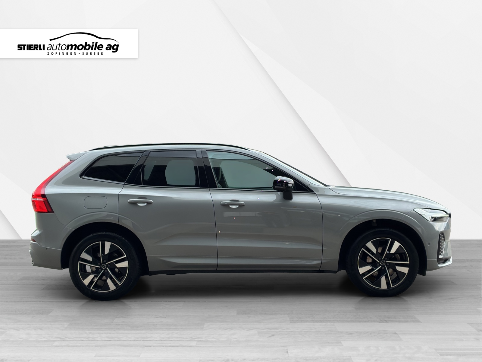 VOLVO XC60 2.0 B5 MH Plus Dark AWD-showroom-element-3