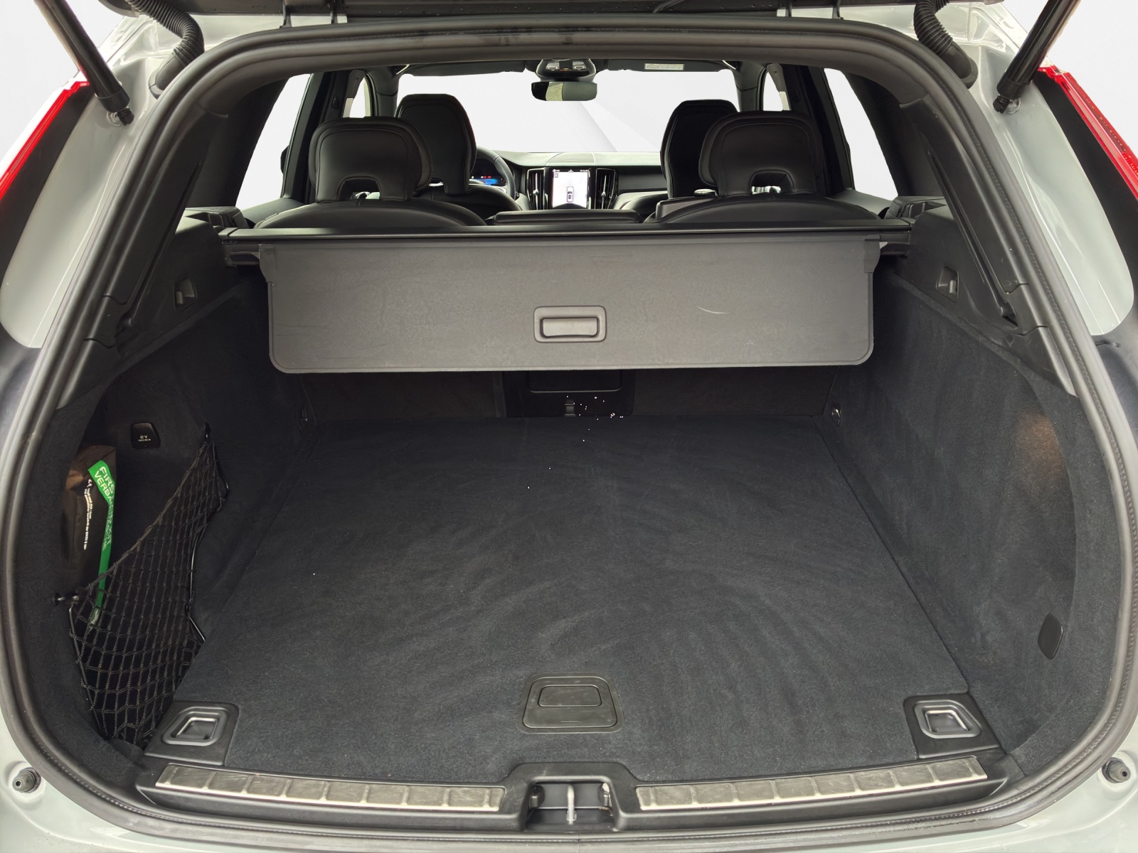 VOLVO XC60 2.0 B5 MH Plus Dark AWD-image-13