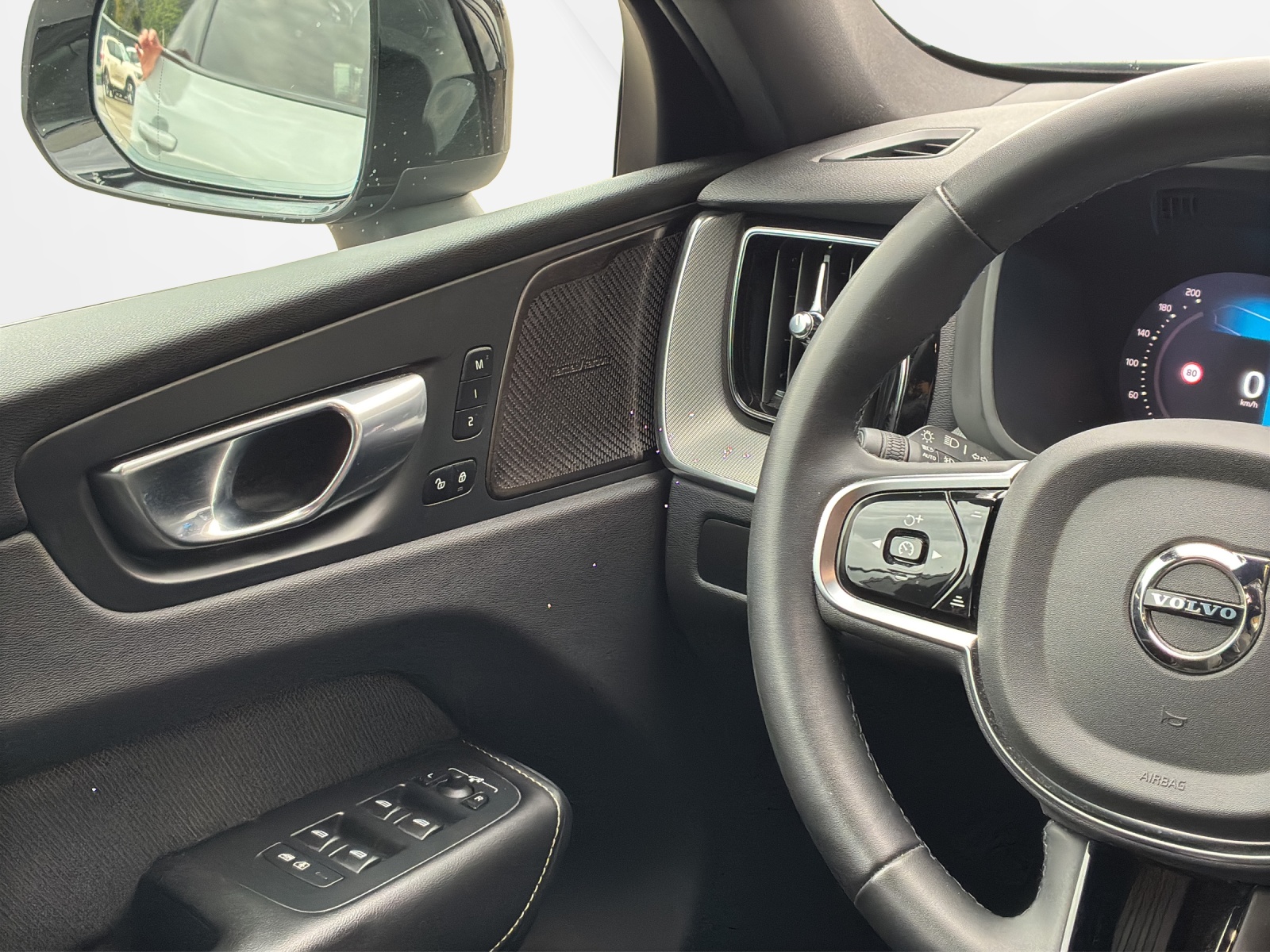 VOLVO XC60 2.0 B5 MH Plus Dark AWD-image-15