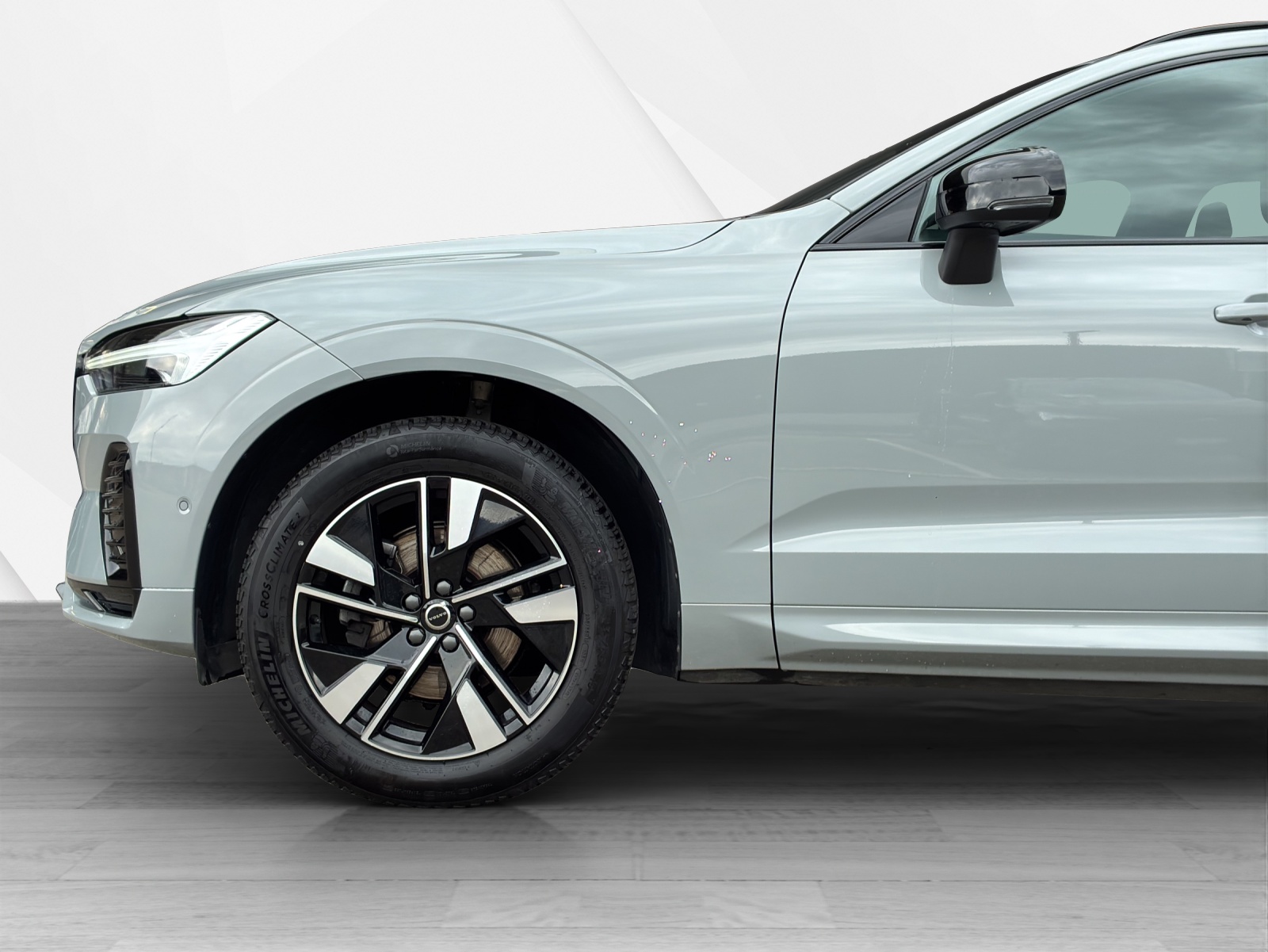 VOLVO XC60 2.0 B5 MH Plus Dark AWD-image-8