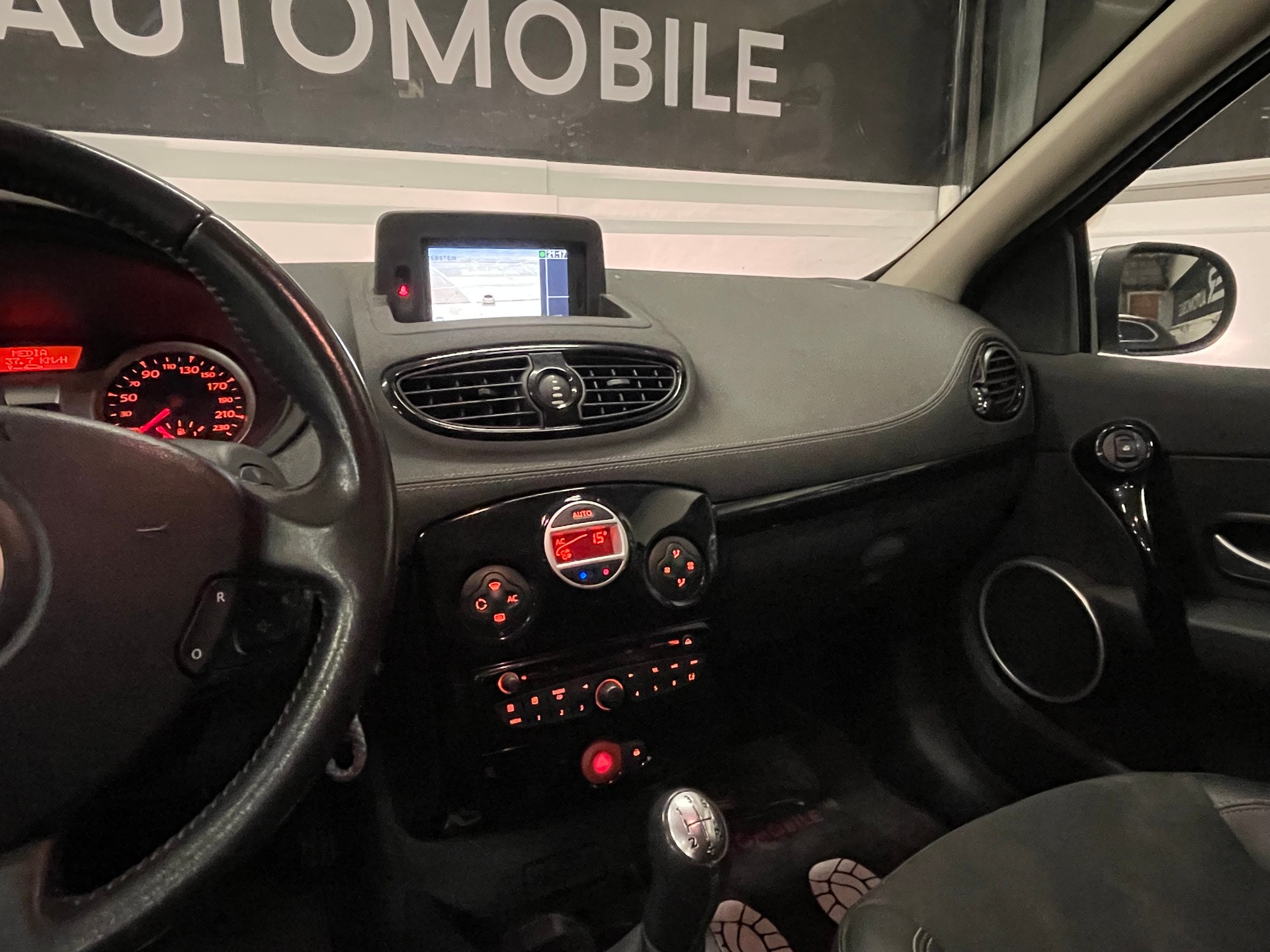 RENAULT Clio Grandtour 1.2 16V Turbo Night&Day-image-11
