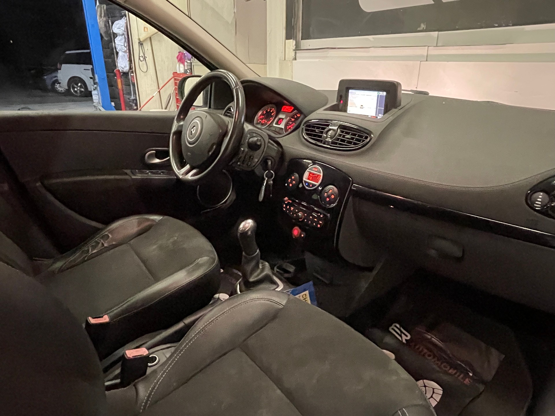 RENAULT Clio Grandtour 1.2 16V Turbo Night&Day-image-9